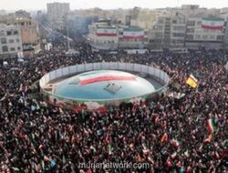 Pezeshkian Turun ke Jalan, Ribuan Pendukung Serukan Perlawanan di Teheran