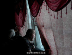 Warga AS Diseret Petugas di Tengah Malam, Hanya Berbalut Selimut Cucu