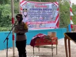 Kapolres Sragen Resmikan Jembatan Merah Putih, Langsung Uji Coba dengan Warga