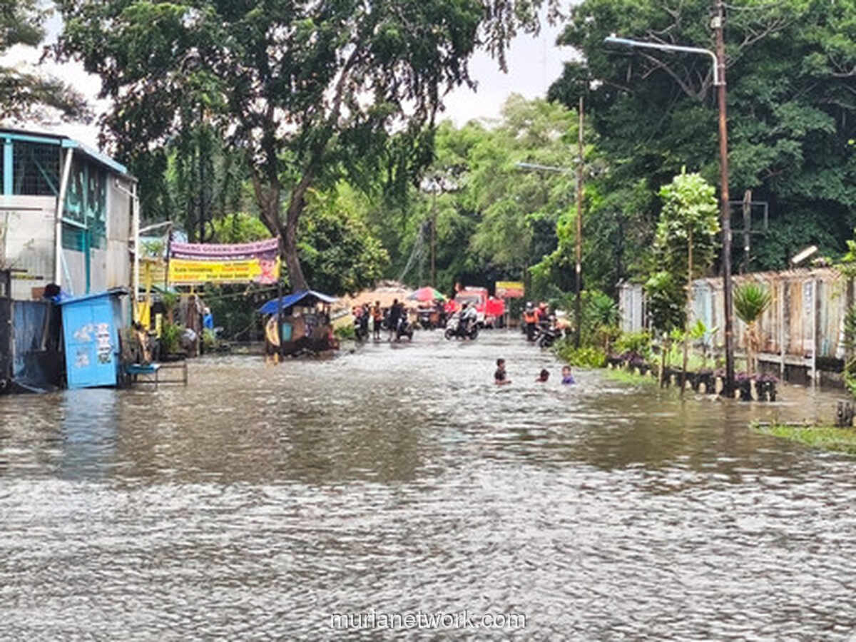 Genangan di Daan Mogot Surut, Lalu Lintas Masih Tersendat