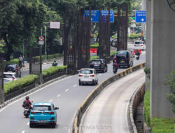 Tiang Monorel Mangkrak di Rasuna Said Akhirnya Dibongkar Malam Ini