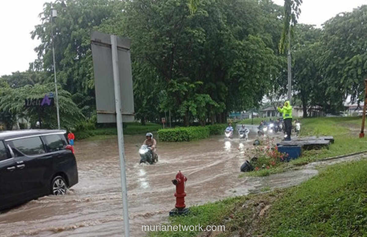 Banjir 20 Cm Putuskan Akses ke Bandara Soetta