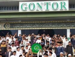 Ribuan Pelayat Berduka, KH Amal Fathullah Zarkasyi Dimakamkan di Gontor