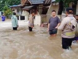 Tanggul Kali Angke Jebol, Ratusan Rumah di Tangerang Terendam Banjir