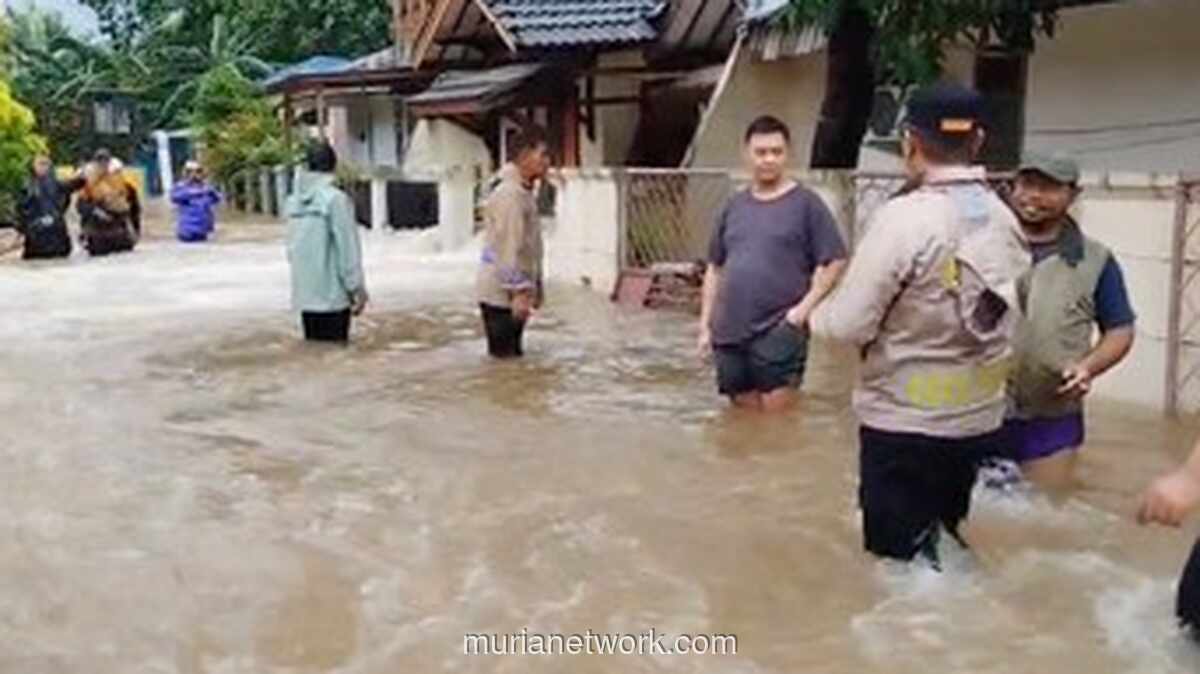 Tanggul Kali Angke Jebol, Ratusan Rumah di Tangerang Terendam Banjir