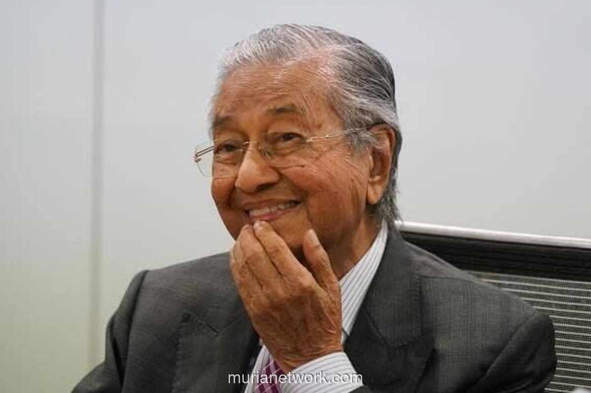 Mahathir Mohamad Dilarikan ke RS Jantung Usai Jatuh dan Patah Tulang Pinggul