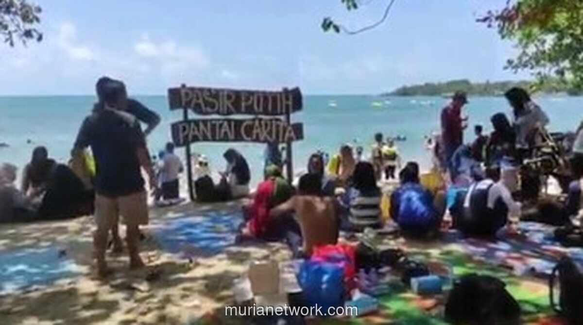 Cuaca Ekstrem Bikin Pantai Carita Sepi di Libur Akhir Tahun