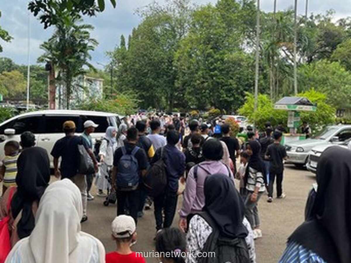 Ribuan Pengunjung Serbu Ragunan di Hari Pertama 2026