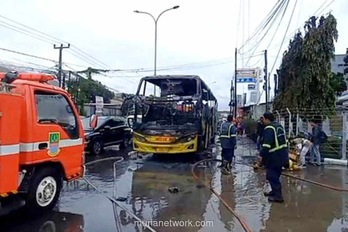 Bus Rute Lampung-Bekasi Hangus Terbakar di Jalan Diponegoro, Seluruh Penumpang Selamat