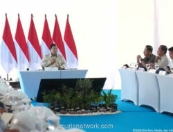 Prabowo Tinjau Aceh Tamiang, Rapat Darurat Bencana Tersela Kumandang Azan