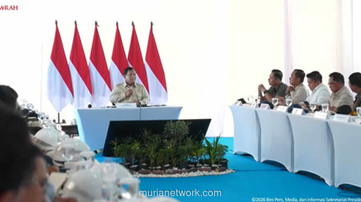 Prabowo Tinjau Aceh Tamiang, Rapat Darurat Bencana Tersela Kumandang Azan