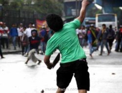 Nobar Berujung Ricuh: Petasan Picu Bentrok Suporter di Depok