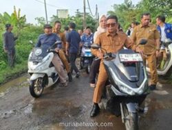 Gubernur Andra Soni Naik Motor Tinjau Jalan Rusak, Anggaran Desa Tembus Rp 164 Miliar
