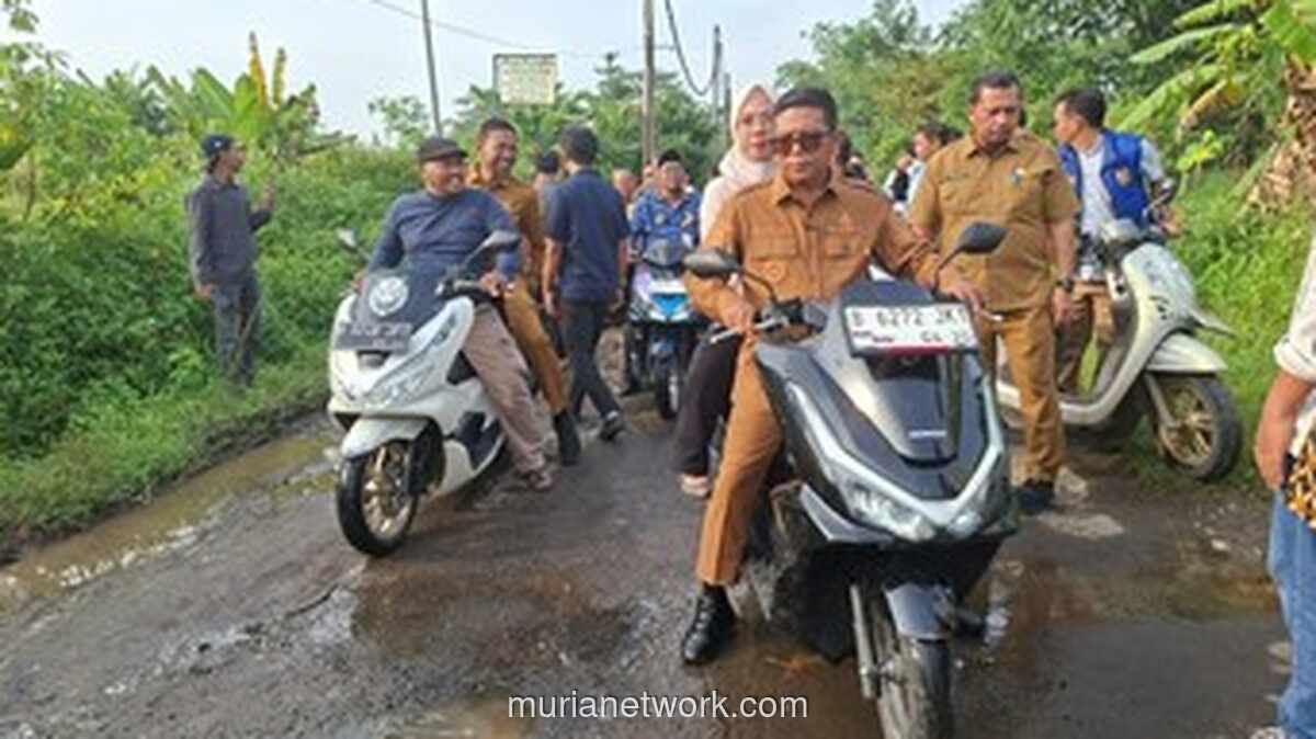 Gubernur Andra Soni Naik Motor Tinjau Jalan Rusak, Anggaran Desa Tembus Rp 164 Miliar