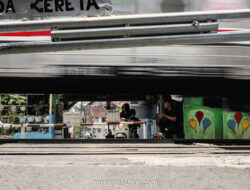 Remaja Nekat Bobol Rel Stasiun Jatinegara, Barang Bukti Ditinggal di Trotoar