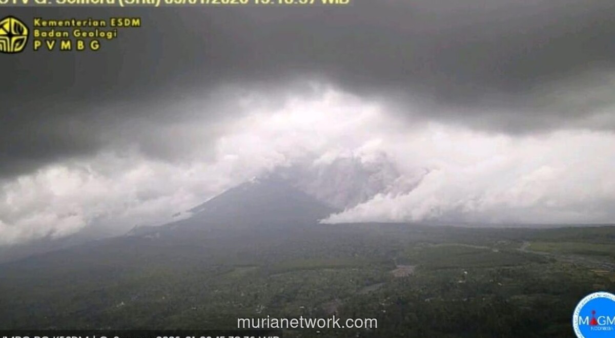 Semeru Muntahkan Awan Panas 4 Kilometer, Status Siaga Tetap Diberlakukan