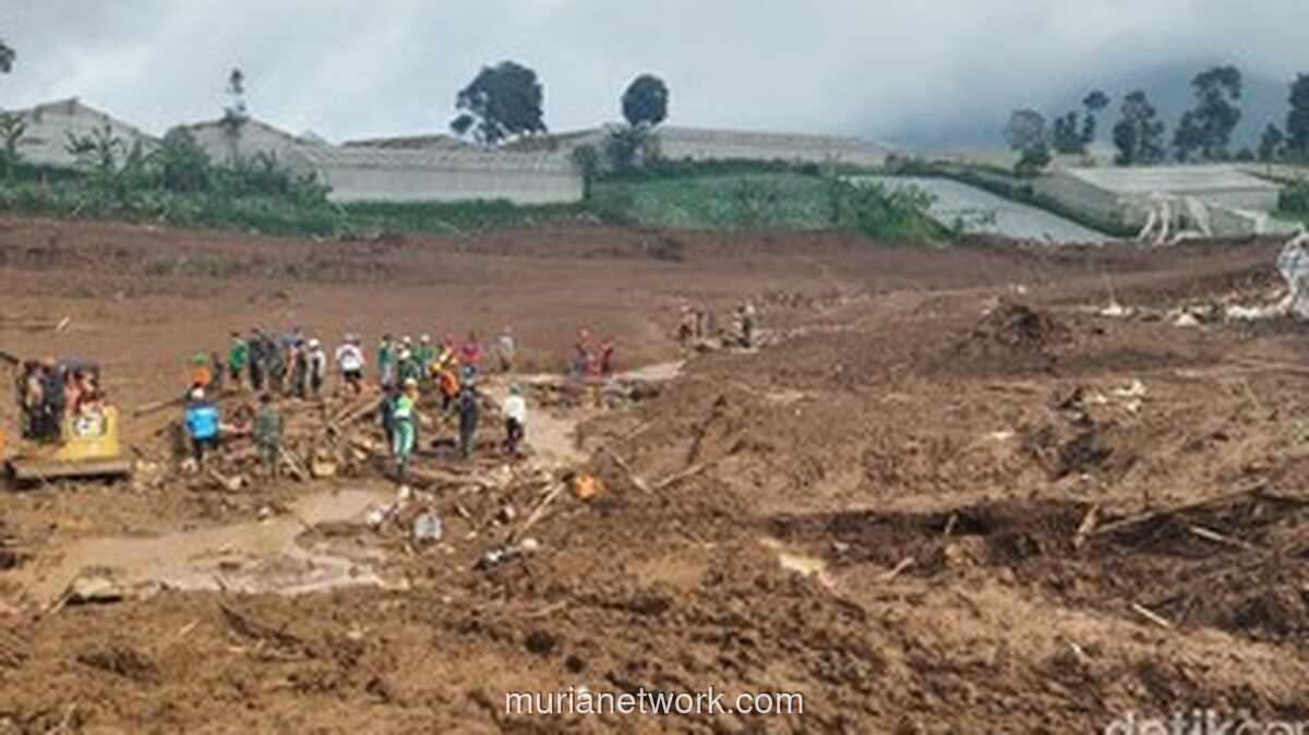 Longsor Dini Hari di Bandung Barat, 30 Rumah dan 23 Marinir Tertimbun