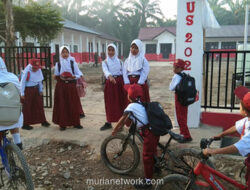Senandung Belajar Kembali di SDN 101305 Usah Terendam Banjir