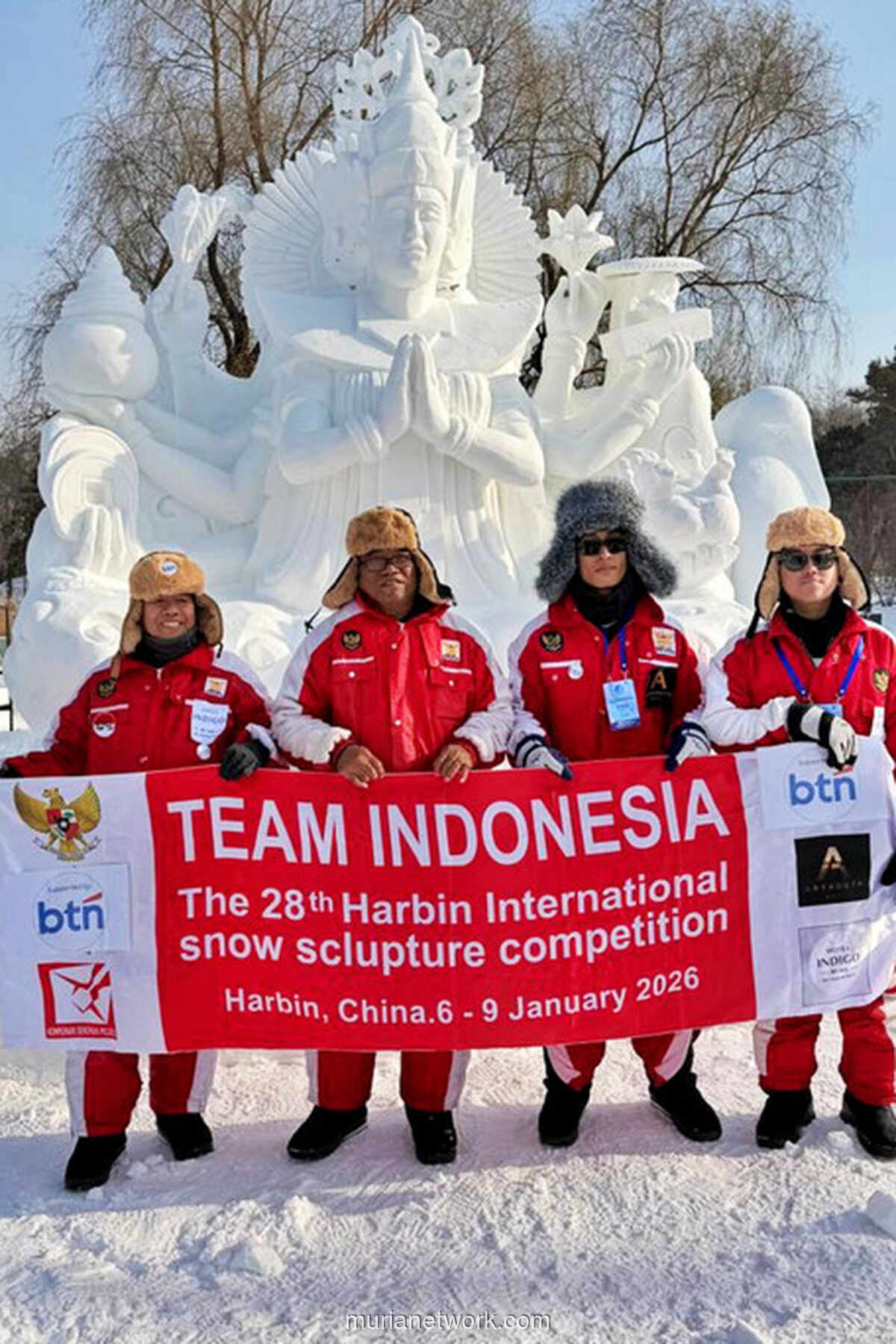 Dinginnya Harbin Tak Halangi Seniman Bali Ukir Kemenangan di Dunia Es