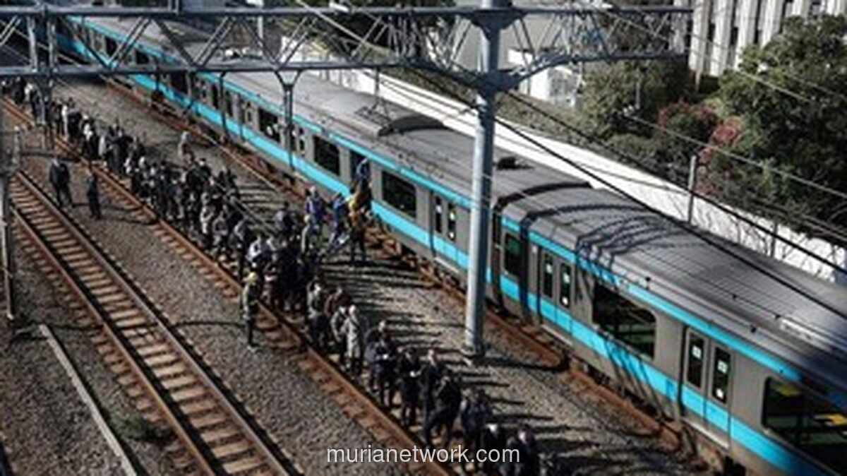 Tokyo Lumpuh: Ratusan Ribu Komuter Terjebak Akibat Padamnya Jalur Kereta Utama