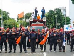 Buruh Serukan Revisi Upah Minimum, Aksi Massa Warnai Depan Istana