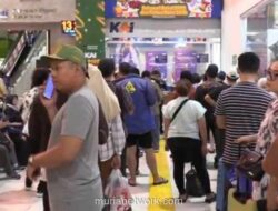 Antrean Panjang di Stasiun Gambir, Penumpang Berebut Refund Tiket Gara-Gara Banjir