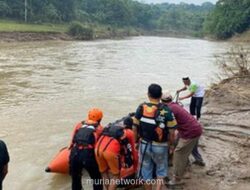 Kakek 70 Tahun Terseret Arus Usai Rakit Batang Pisang Lepas di Sungai Ciujung