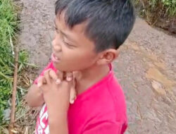 Bocah di Cisarua: Berdiri Menunggu Teman yang Tertimbun Longsor