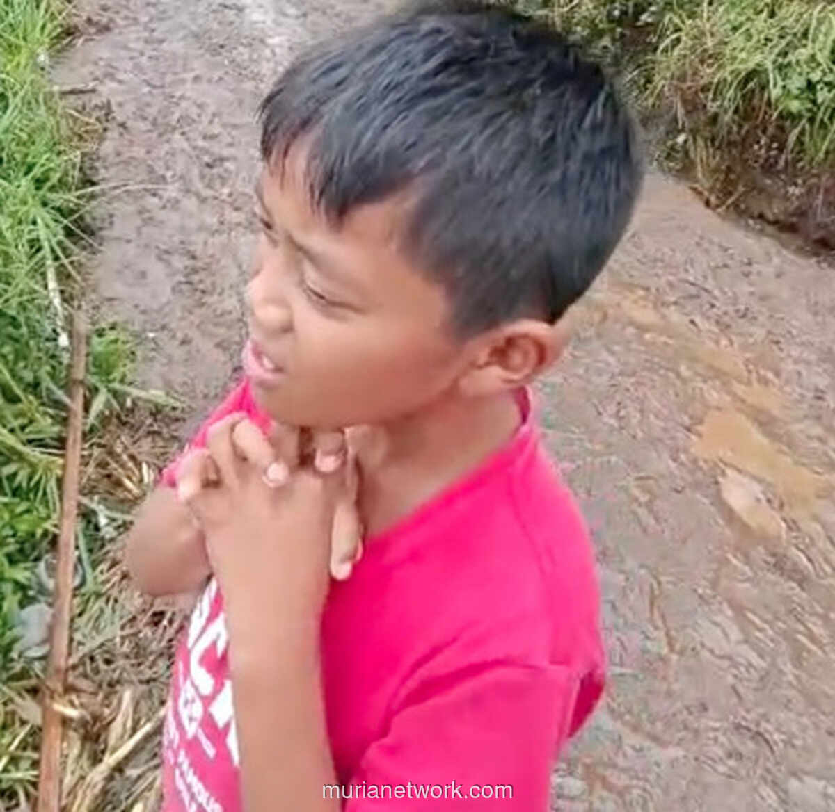 Bocah di Cisarua: Berdiri Menunggu Teman yang Tertimbun Longsor