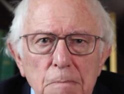 Sanders Tuding Sikap Trump Soal Venezuela Arogan dan Picu Ancaman Perang