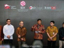 Tiga Pucuk Pimpinan OJK Serahkan Surat Pengunduran Diri