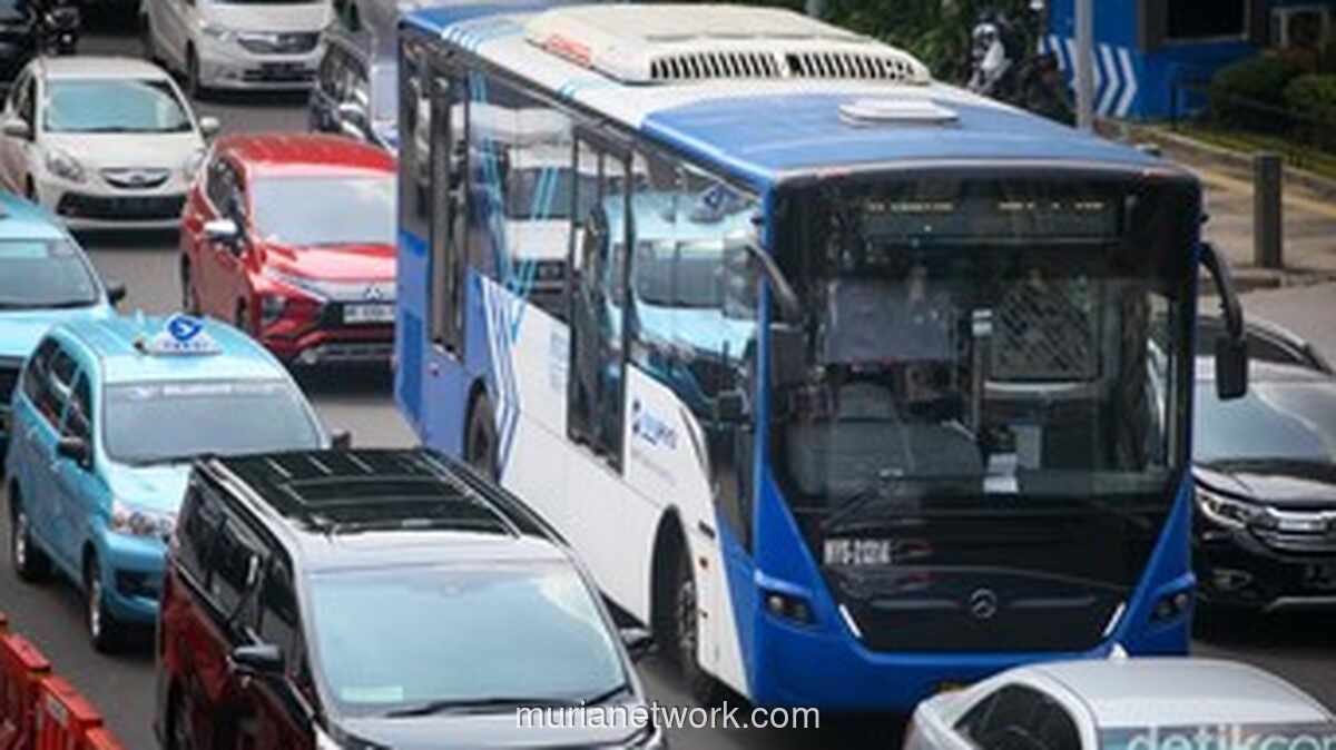 Transjakarta Lumpuh di Tiga Titik, Rute Dialihkan Akibat Akses Jalan Terganggu