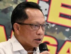 Menteri Tito Izinkan Warga Manfaatkan Kayu Hanyut untuk Bangun Kembali Rumah