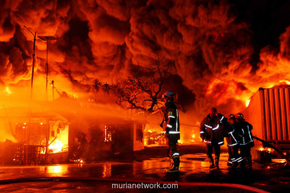 Pabrik Sandal di Medan Ludes Dilahap Api, 20 Unit Damkar Dikerahkan