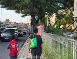 Kabel Semrawut di Trotoar Karet, Warga Waswas Setiap Melintas