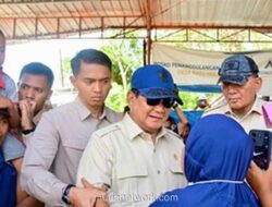 Prabowo Awali 2025 di Tengah Lumpur dan Harapan Korban Banjir Bandang