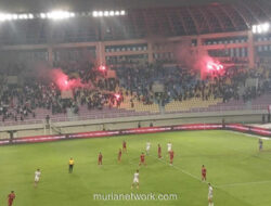 23 Suporter Diamankan Usai Nyalakan Flare di Stadion Manahan