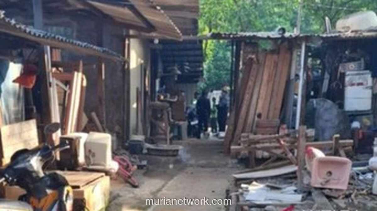 31 Keluarga Terakhir di TPU Kebon Nanas Diberi SP-2, Ada yang Masih Bongkar Bangunan