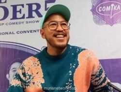 Pandji Pragiwaksono dan Sindiran Tajamnya yang Tak Pernah Berhenti