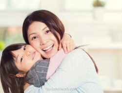 Kisah Para Ibu: Dari Pujian Sederhana hingga Ajarkan Anak Berani Membela Diri