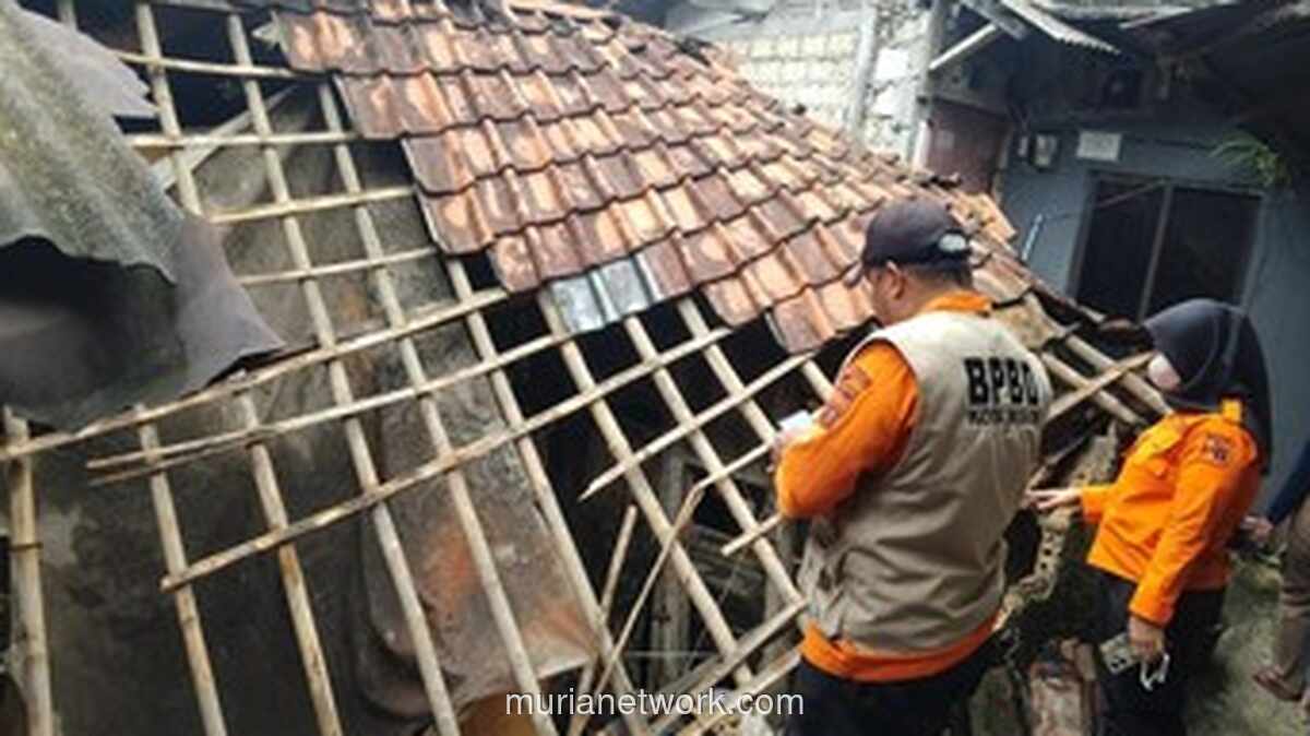 Hujan Deras di Bogor Runtuhkan Rumah Warga, Penghuni Terpaksa Mengungsi