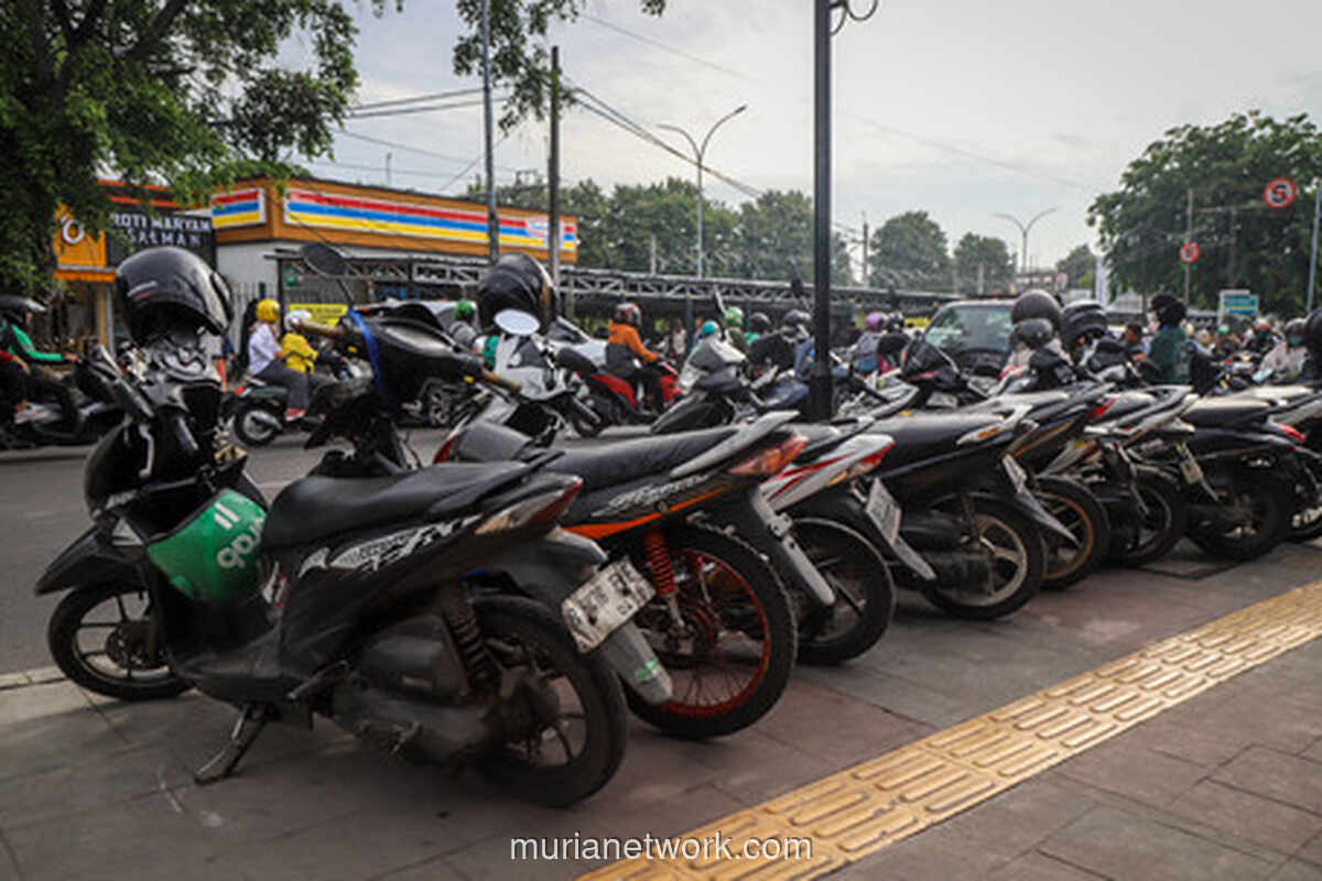 Parkir Informal Menggurita di Sekitar Stasiun, Tarif Resmi Ditinggalkan