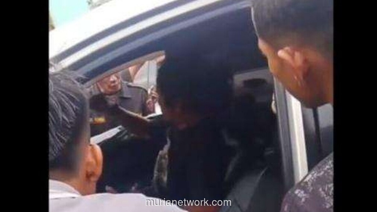 Polisi Kabur Usai Tabrak Motor, Dikejar Massa hingga Terjepit Macet