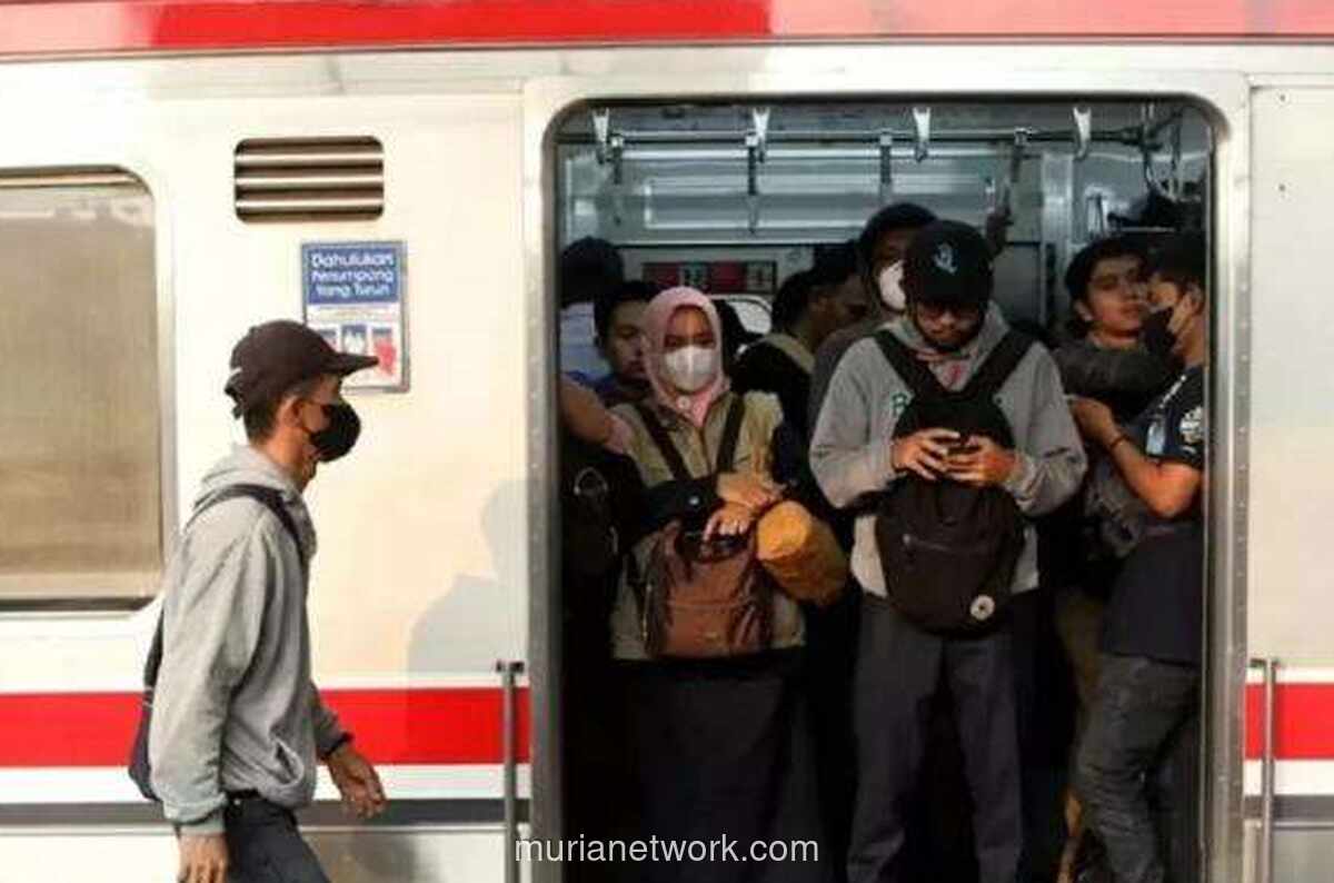 KRL Rangkasbitung Terseok, Satu Jalur Bergantian Akibat Perbaikan Tiang Listrik