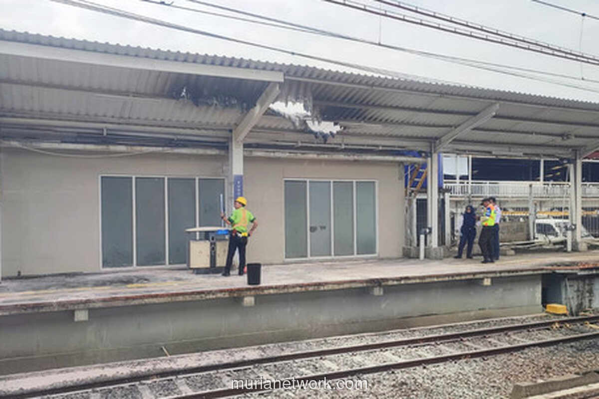Korsleting Picu Kepanikan di Stasiun Bogor, Asap Tebal dan Percikan Api Sempat Membubung