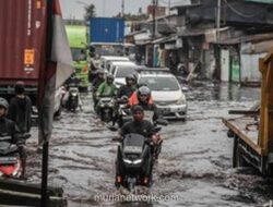 Hujan Deras Tak Henti, 28 RT di Jakarta Timur Terendam hingga 1,5 Meter