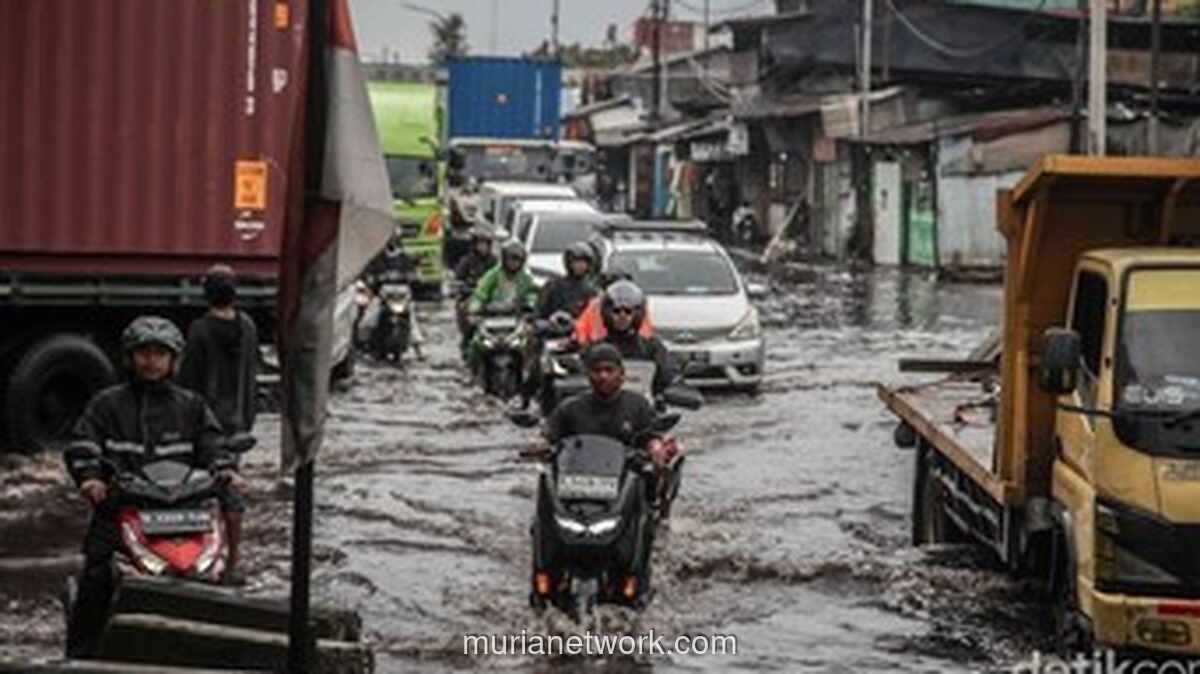 Hujan Deras Tak Henti, 28 RT di Jakarta Timur Terendam hingga 1,5 Meter