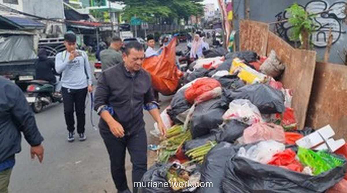 Bau Menyengat di MI Al Huda Sakti Akhirnya Dibersihkan Aparat