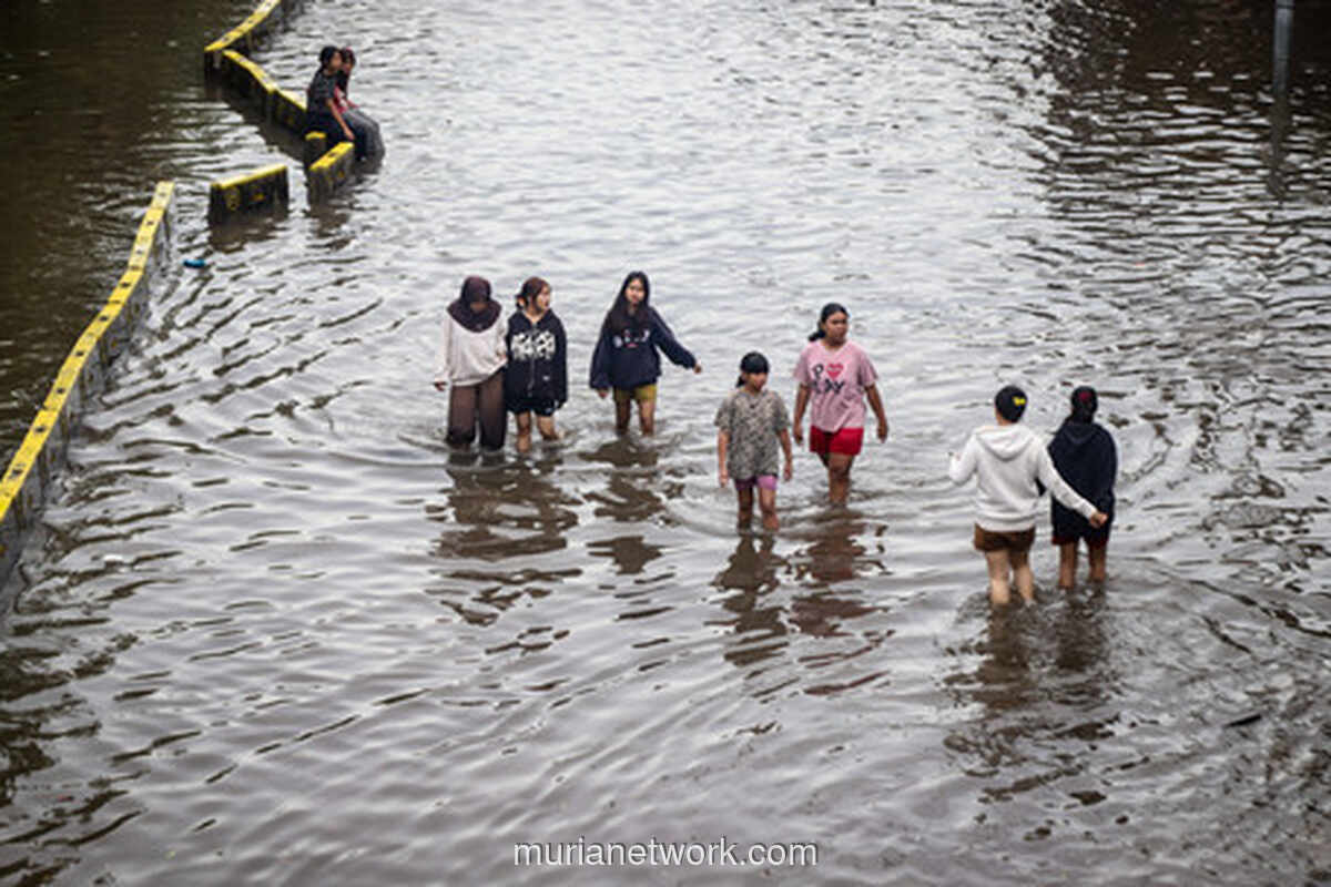 Hujan Deras Landa Jakarta, 23 Ruas Jalan dan 47 RT Terendam Banjir