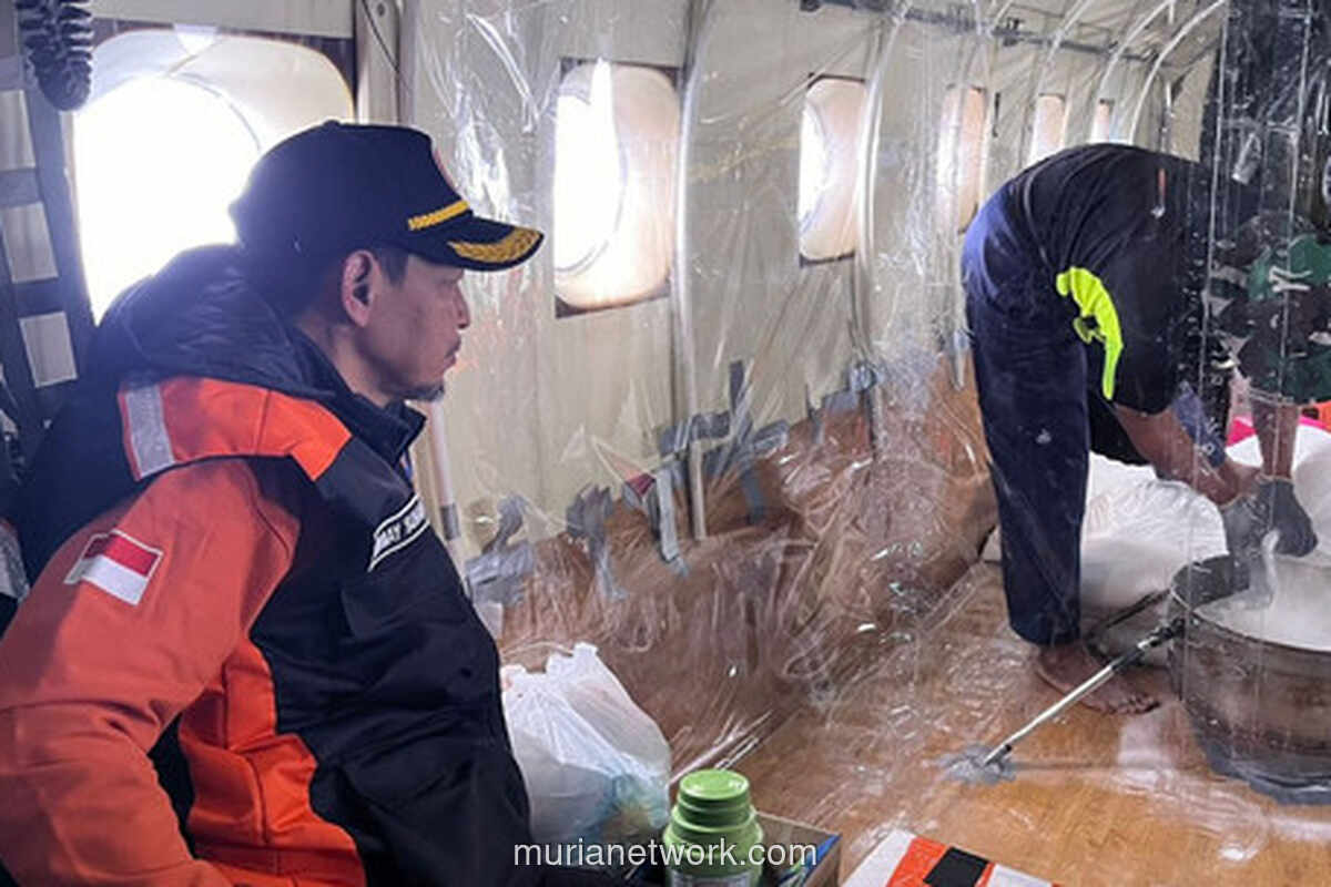 Pramono Anung Kerahkan Pesawat Tiga Kali Sehari untuk Halangi Banjir Jakarta